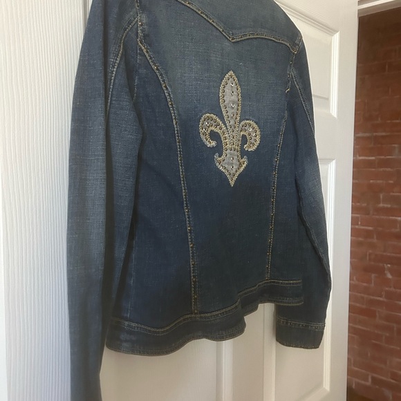 Unique S Denim Jacket embellished w fluer de leis studded back, very flattering. - Picture 9 of 11